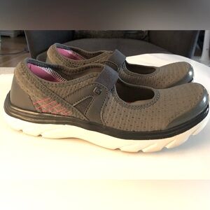 BZEE’S COMFORTABLE SLIP-ON SHOE ELASTIC HOLD ON TOP - MANMADE UPPER & SOLE